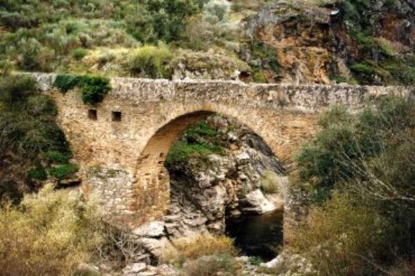 ponte_sobre_o_rio_macas_algoso_matela_370x255