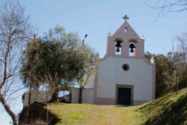 capela_de_algoso2_370x255