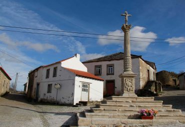 Cruzeiro de Caçarelhos