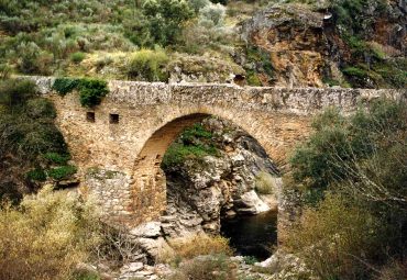 Ponte sobre o rio Maçãs